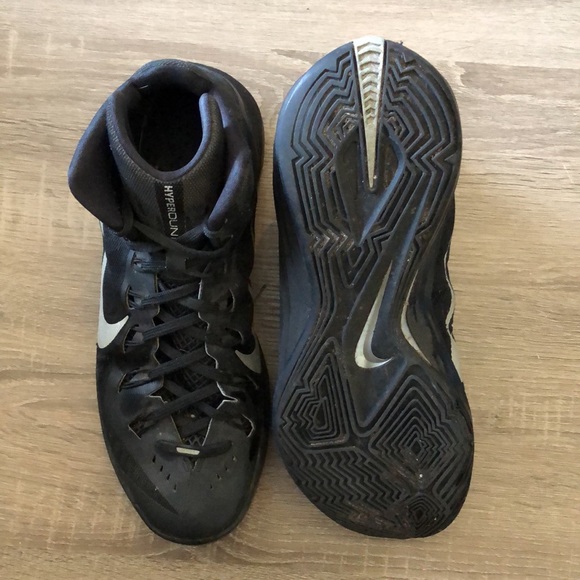 Nike Hyperdunk basketball shoes - Picture 3 of 7